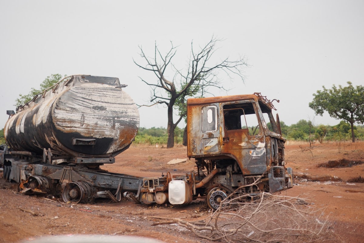 A fuel truck burned by armed men is seen abandoned in the middle of the road leading to Sikasso on May 26, 2026. In Mali, roads have been blocked by jihadists linked to Al-Qaeda, making transport routes dangerous.
