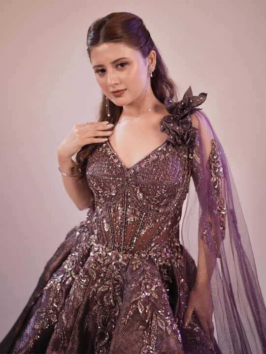 Arishfa Khan Dazzles in a Fairytale-Inspired Shimmer Gown