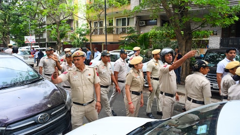 दिल्ली पुलिस के कांस्टेबल बने नकली ग्राहक, जाल बिछाकर 'फिल्मी स्टाइल' में सेक्स रैकेट का किया भंडाफोड़