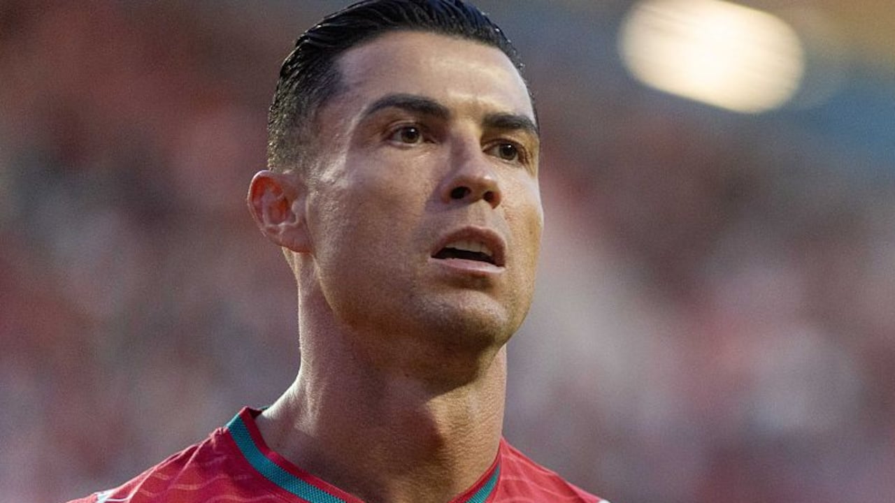 Ex-NFL QB's Brutal Verdict on Cristiano Ronaldo Sparks Explosive Fan War Across Social Media