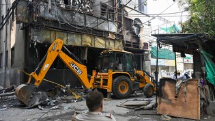 दिल्ली में कितनी सोसायटियों के पास नहीं फायर NOC? 21 मौतों के बाद जानें चौंकाने वाला सच
