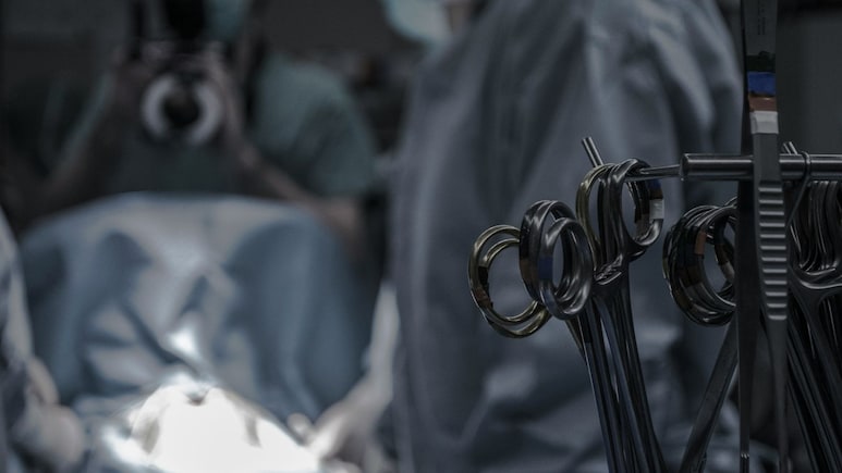 महिला के शरीर में कई अंगों तक फैला कैंसर, 7 घंटे की सर्जरी कर AIIMS के डॉक्टरों ने बचाई जान