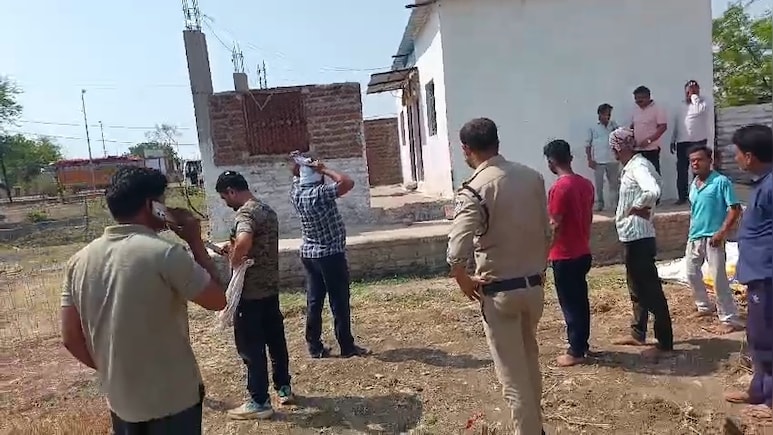 गुना में ट्रिपल मर्डर: अगल-बगल के दो कमरों में मिले तीन शव, आने लगी थी बदबू