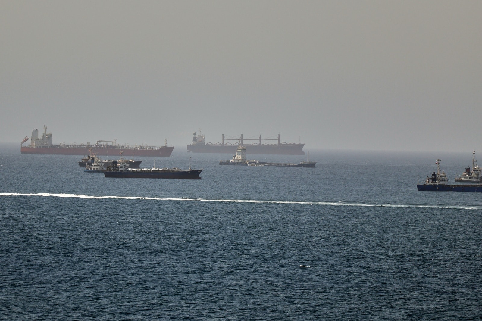 US-Contracted Ship Reports Missile and Drone Attack Near Strait of Hormuz