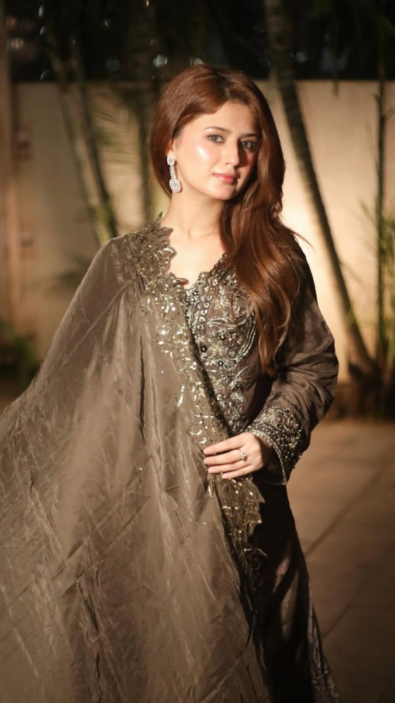 Arishfa Khan Shows How To Ace Ethnic Fashion With Ease