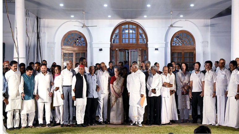 SIR पर CJI को पत्र, शिक्षा मंत्री के इस्तीफे की मांग... इंडिया ब्&zwj;लॉक की बैठक में 5 बिंदुओं पर सहमति बनी