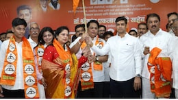 डोंबिवलीच्या राजकारणात मोठी घडामोड! भाजपच्या 4 माजी नगरसेवकांसह शेकडो कार्यकर्ते शिवसेनेत