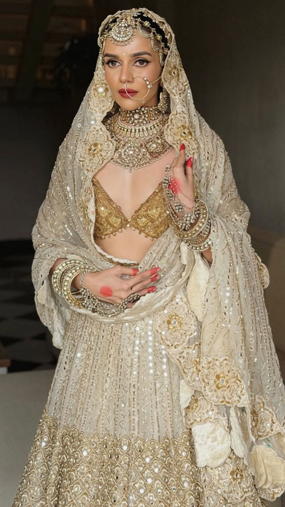 Komal Pandey Serves Regal Glam in Intricate Gold Ethnic Ensemble