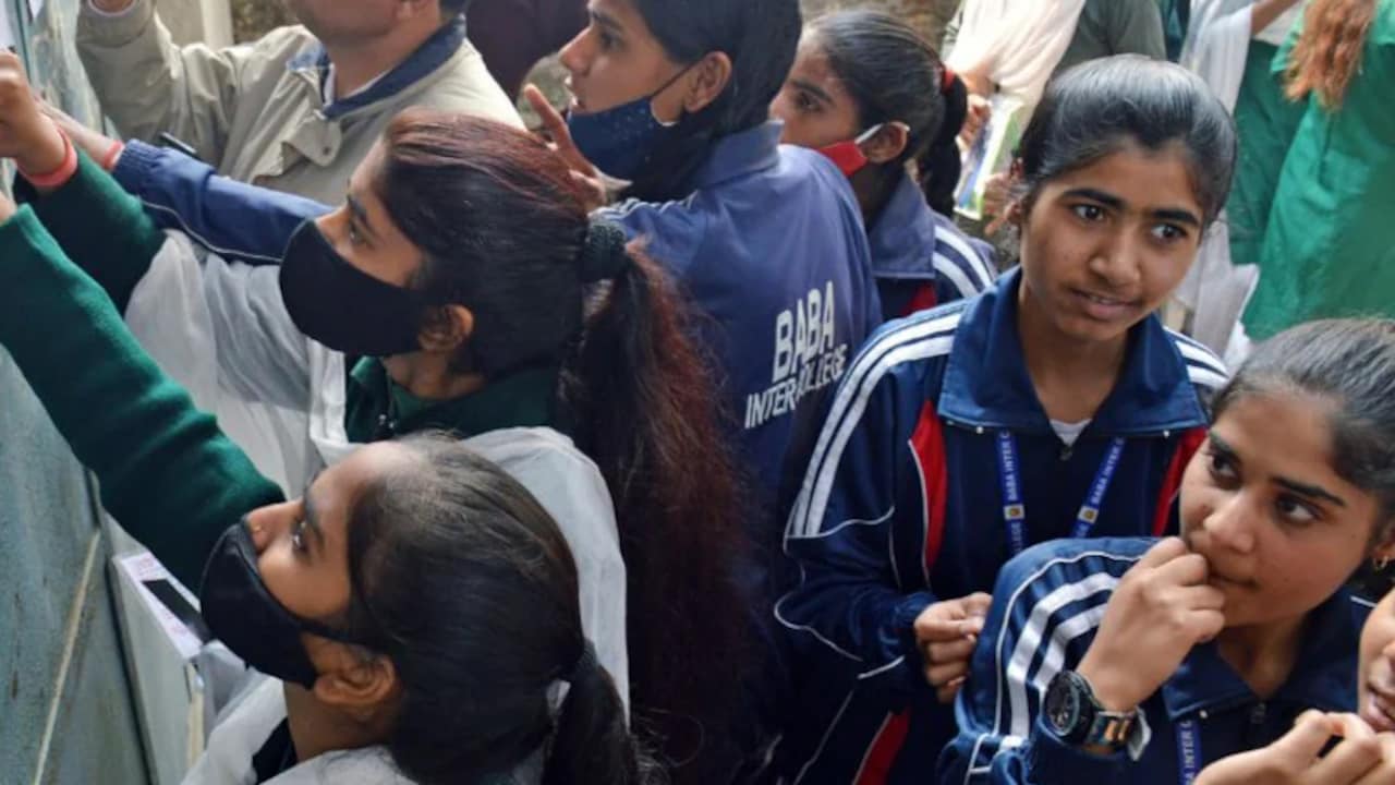 UP बोर्ड कम्पार्टमेंट परीक्षा 2026 की आवेदन प्रक्रिया शुरू, 10वीं-12वीं के छात्रों के पास साल बचाने का मौका — WellsTrack