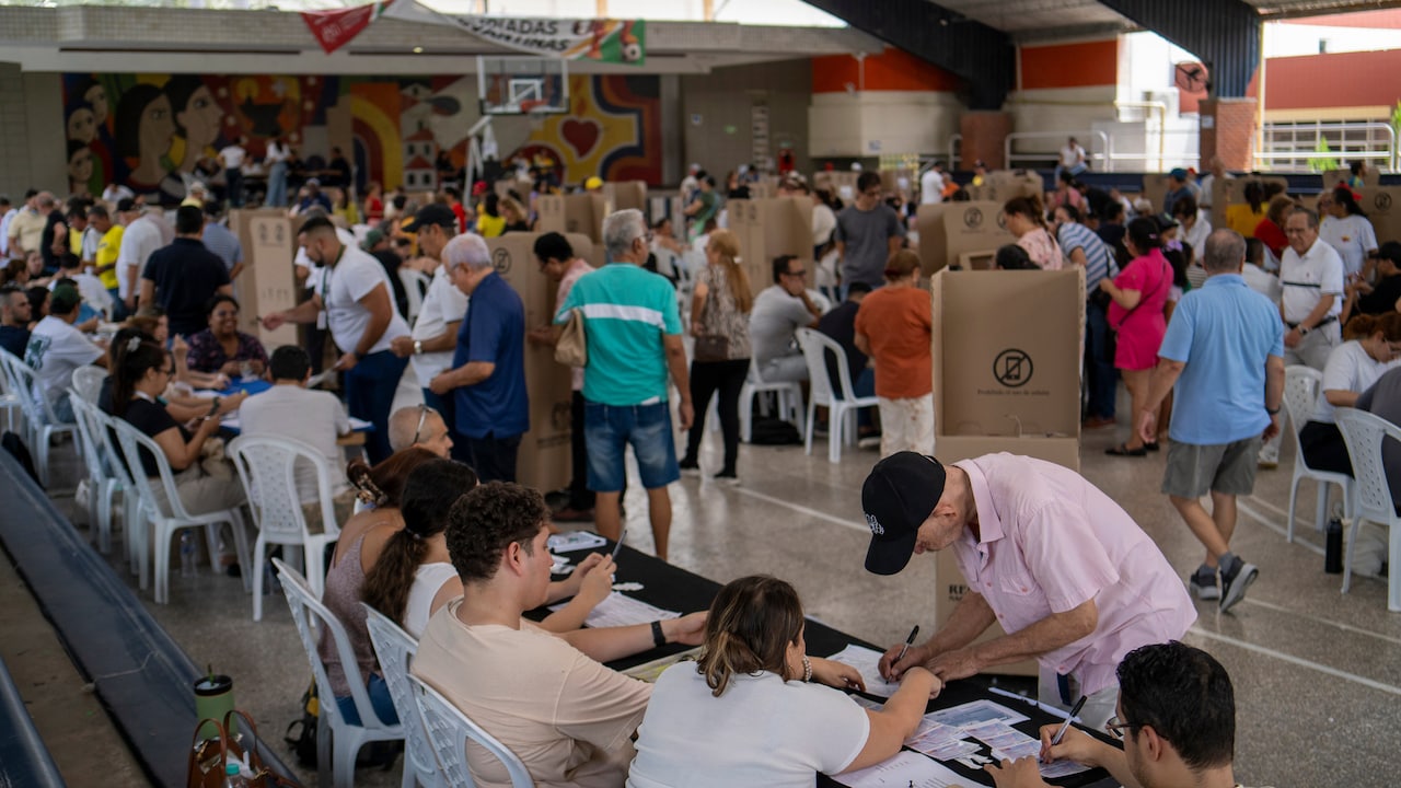 Voters wait in line to cast ballots at a polling station in Barranquilla on June 21. Photographer: Carlos Parra Rios/Bloomberg Voters wait in line to cast ballots at a polling station in Barranquilla on June 21. Photographer: Carlos Parra Rios/Bloomberg