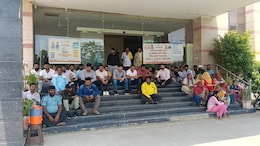 भिवाड़ी नगर परिषद में काम ठप, आयुक्त समेत सभी कर्मचारी धरने पर बैठे; अधिकारी से मारपीट के बाद फूटा गुस्सा