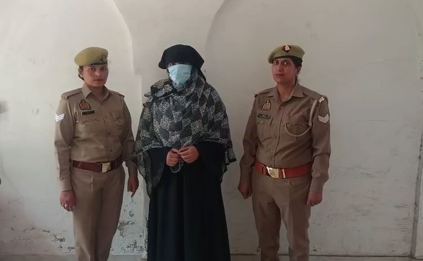 गिरफ्तार चांदनी गिरफ्तार चांदनी