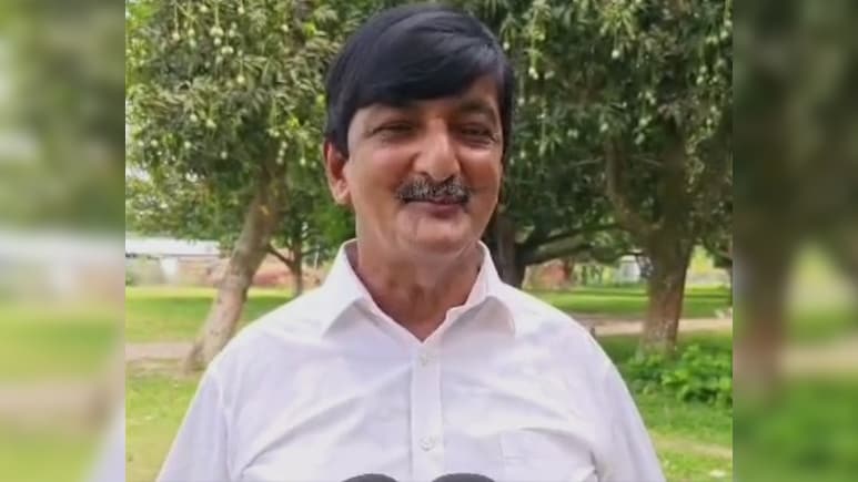 बिहार में मोदी, चितरंजन दास और विवेकानंद आम की धूम, मैंगो मैन के स्वादिष्ट आमों की दीवानी हुई दुनिया बिहार में मोदी, चितरंजन दास और विवेकानंद आम की धूम, मैंगो मैन के स्वादिष्ट आमों की दीवानी हुई दुनिया