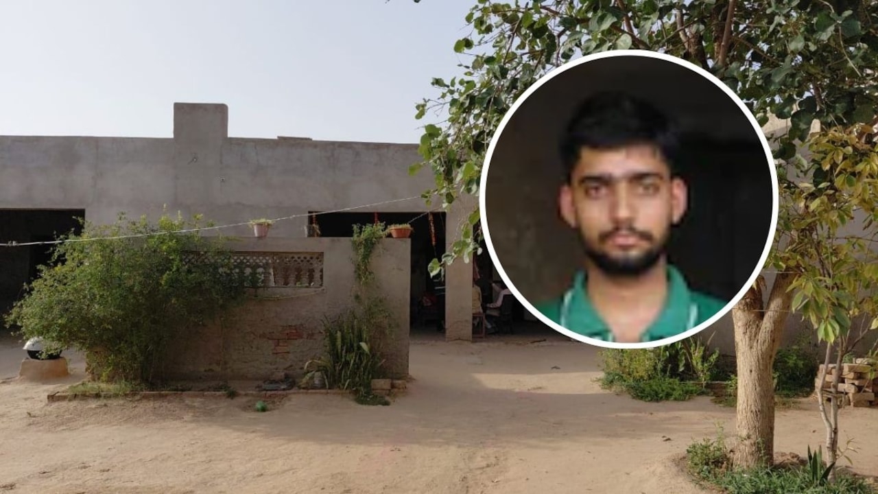 न कोचिंग के पैसे, न घर में सभी संसाधन... कड़ी मेहनत से ई- रिक्शा चालक के बेटे ने पास की JEE परीक्षा