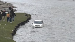 Toyota Fortuner Drives Through Jhelum River, Showing What Tourists Shouldn't Do: Video