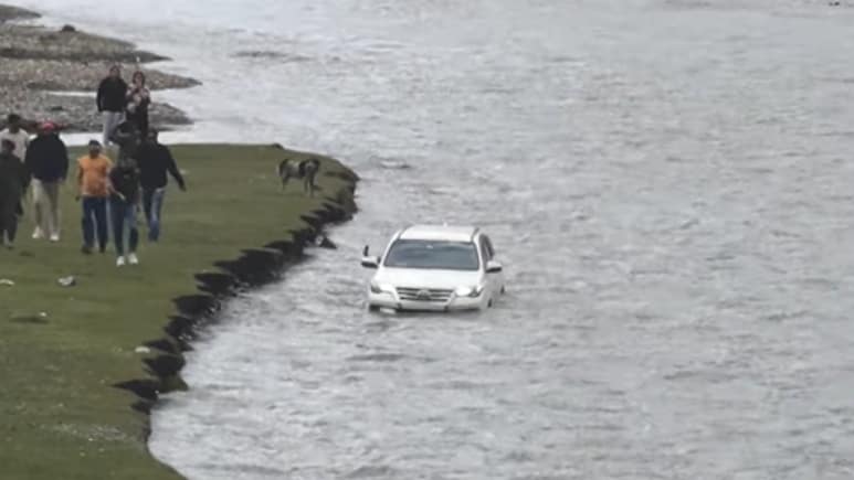 Toyota Fortuner Drives Through Jhelum River, Showing What Tourists Shouldn't Do: Video