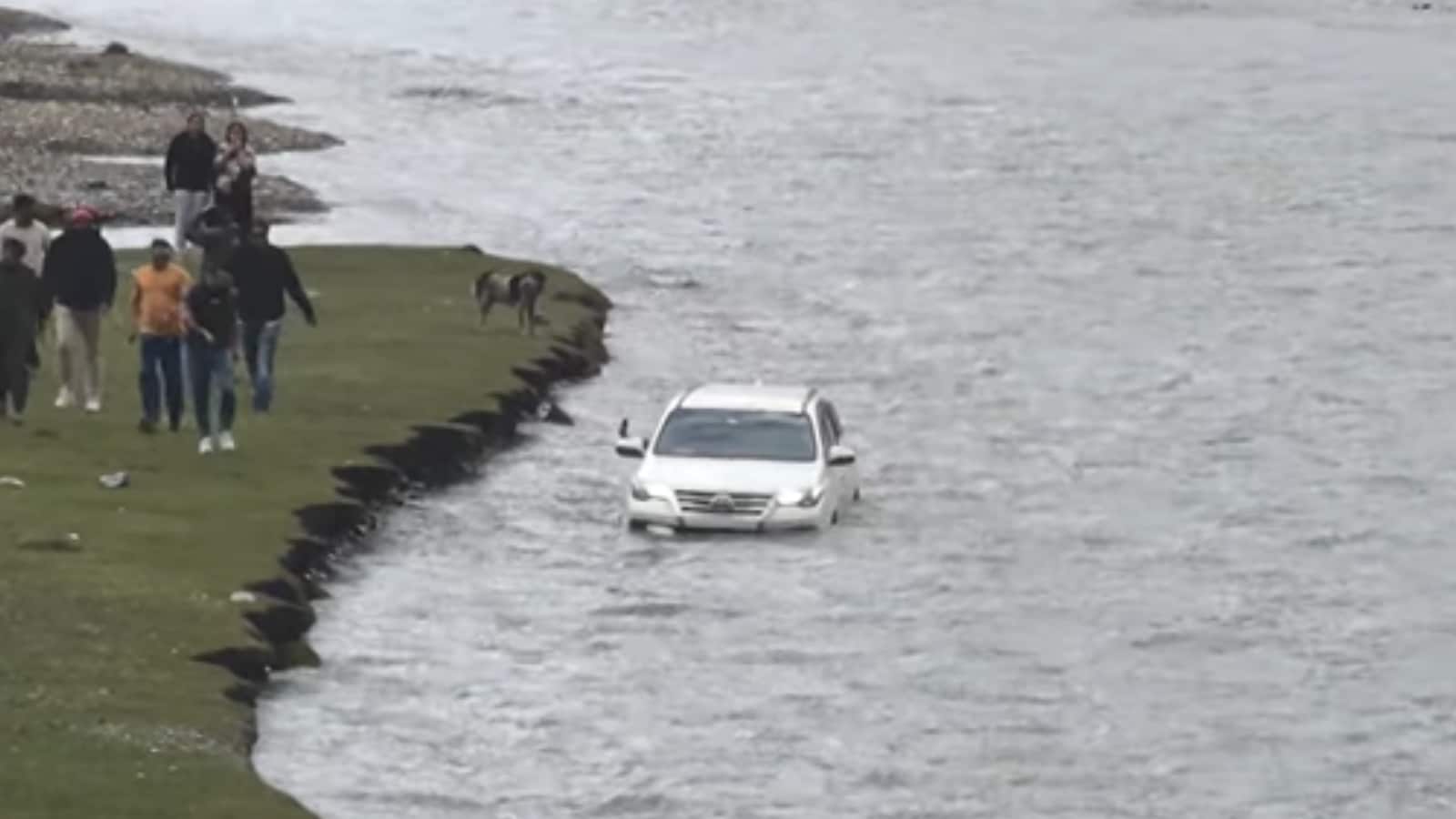Tourist Drives Toyota Fortuner Through Jhelum River, Sparking Safety and Environmental Concerns