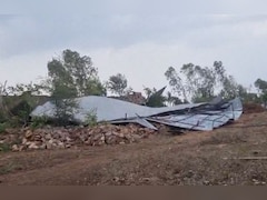 आंधी से बचने के लिए टिन शेड का लिया सहारा, दीवार गिरने से दो महिला समेत तीन की मौत