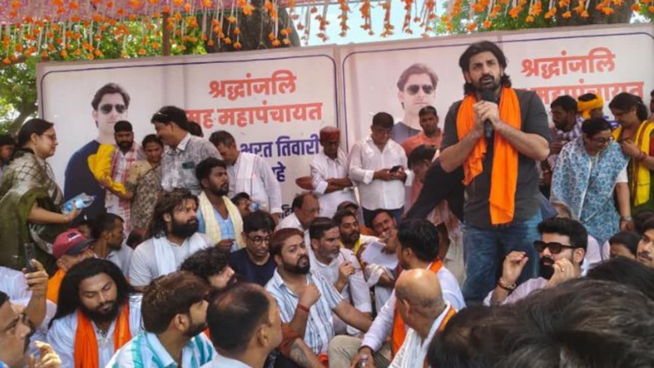 Prashant Kishor meet to Bharat Tiwari family Prashant Kishor meet to Bharat Tiwari family