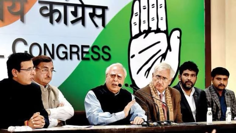 आधी फडणवीसांना नडले, आता ठाकरे सरकारचे वाभाडे काढले! 'या' वकिलाच्या दाव्याने राज्याचे राजकारण पुन्हा तापणार