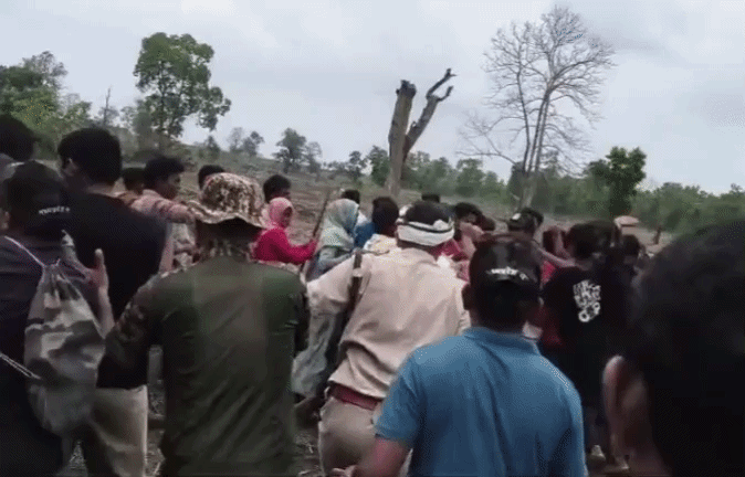 VIDEO: जंगल में वन अमले पर जानलेवा हमला, 8 से ज्यादा वनरक्षक घायल; 2 घंटे तक नहीं मिली मदद