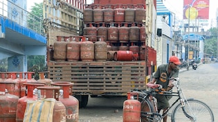 घरेलू LPG सिलेंडर हुआ 29 रुपये महंगा, जानें- आपके शहर में कितने हुए दाम, आखिर क्&zwj;यों बढ़ी कीमत?