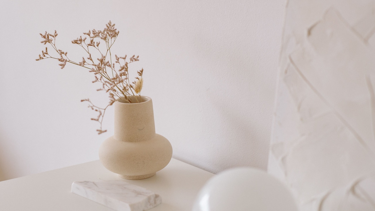 5 simple table decor items that can turn any plain table into a stylish centrepiece in your home 5 simple table decor items that can turn any plain table into a stylish centrepiece in your home