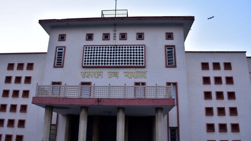 SI भर्ती 2021 को लेकर हाई कोर्ट का बड़ा फैसला, एग्जाम फॉर्म भरने वाले सभी अभ्यर्थियों को शामिल करने का निर्देश