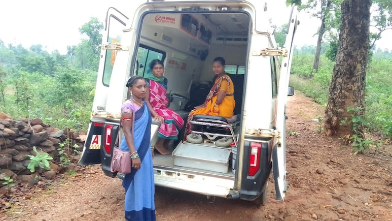 प्रसव पीड़ा में 4 किलोमीटर पैदल चली गर्भवती, गांव तक नहीं पहुंची एंबुलेंस; ओडिशा के खैरपुट में 'विकास' गायब