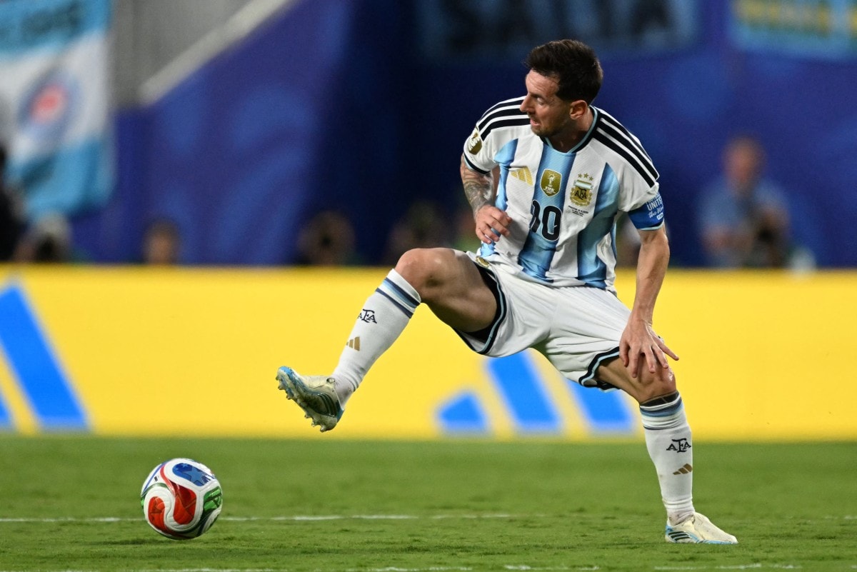 Messi scores first World Cup hat trick as Argentina beat Algeria 3-0