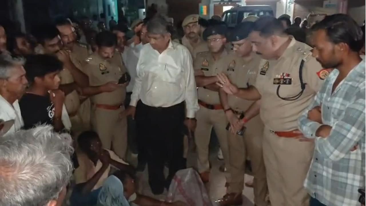 यूपी के हरदोई में स्कॉर्पियो ने बरपाया कहर, जिला पंचायत सदस्य के घर में मारी टक्कर, युवक की मौत