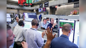 Wall Street Highlights: S&P 500, Nasdaq Traders Grapple With Swings Reminiscent of Tariff Tumult