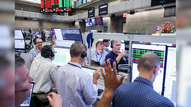 Wall Street Highlights: S&P 500, Nasdaq Traders Grapple With Swings Reminiscent of Tariff Tumult