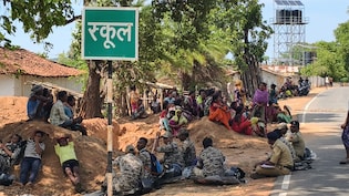 &nbsp;नारायणपुर में धर्म बदलने वाले 26 परिवारों का 'गांव निकाला', श्मशान घाट के पास पुलिस के साये में कटेगी रात