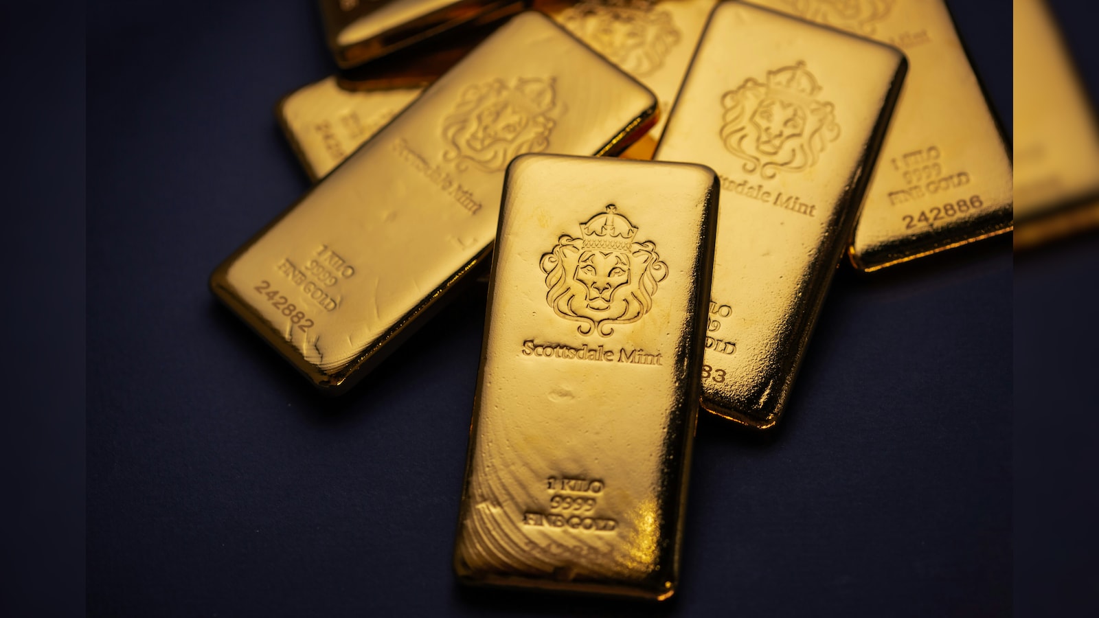 HDFC MF Halts Gold ETF Investments Exceeding Rs 25 Crore; Limits FoF To Rs 10 Lakh