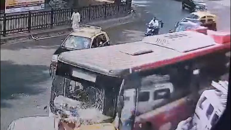 Mumbai Tragedy: BEST Bus Crashes Into Several Vehicles In Dadar Area; One Killed, Three Injured | Watch