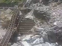 VIDEO: हिमाचल में सतलुज नदी के ऊपर बना लोहे का पुल गिरा, राष्ट्रीय उच्च मार्ग-05 पर वाहनों की आवाजाही ठप