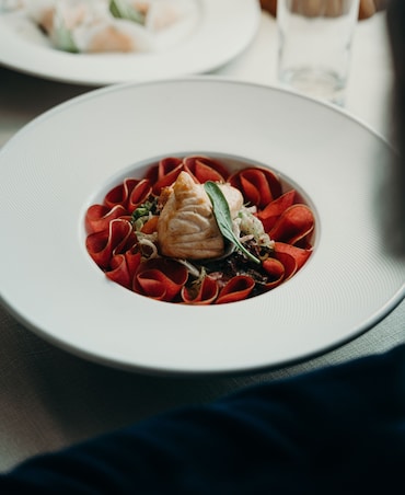 Host Like a Pro: The 5-Course Serveware Guide