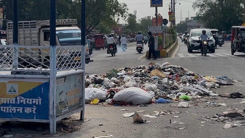 जयपुर में पॉश इलाकों से लेकर रेलवे स्टेशन तक पसरी गंदगी, सफाई कर्मचारियों की हड़ताल से बिगड़े हालात