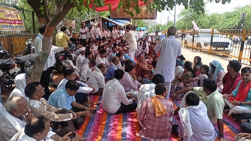 SC के आदेश के खिलाफ सड़कों पर उतरे टीचर, TET अनिवार्यता पर आक्रोश