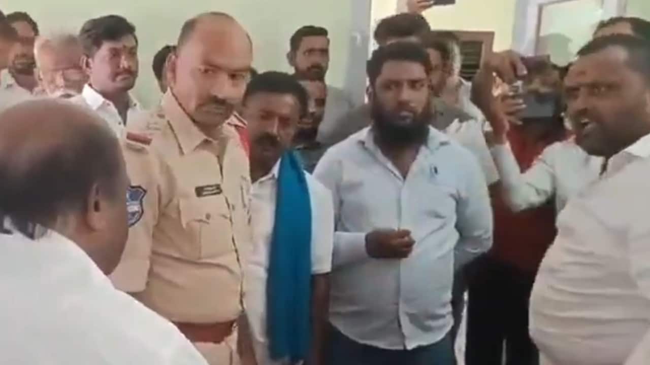 गैर-मुस्लिम छात्रों को उर्दू सिखाने के आरोप में तेलंगाना में बवाल, प्रिंसिपल से मारपीट; BJP नेताओं सहित 20 लोगों पर FIR