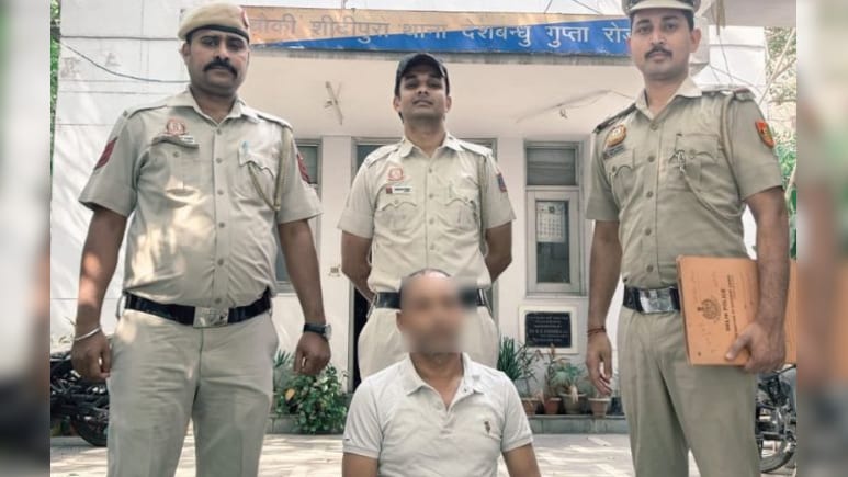 अतिरिक्त कलेक्टर बनकर 60 लाख की ठगी! दिल्ली में फर्जी अफसर गिरफ्तार, कार-स्कूटी भी जब्त