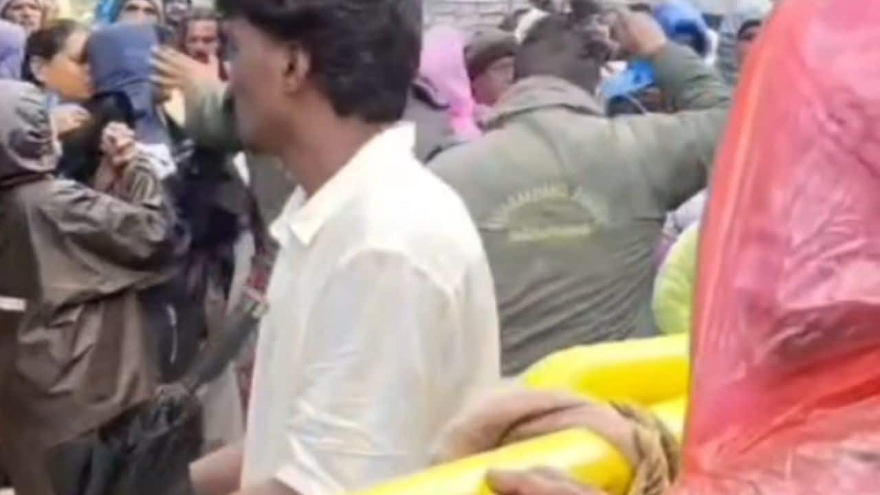 केदारनाथ धाम में श्रद्धालुओं की भारी भीड़, व्यवस्था कायम करने के लिए पुलिस को करनी पड़ी मशक्कत