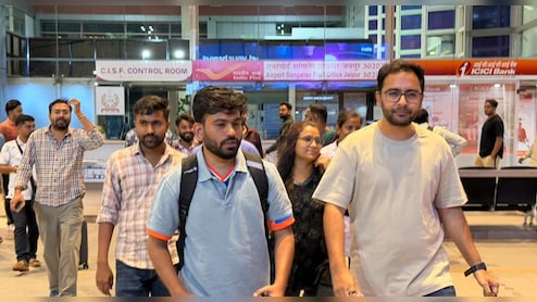 जयपुर पहुंचे कॉकरोच पार्टी के संस्&zwj;थापक अभ&zwj;िजीत दीपके, 800 लोगों के साथ करेंगे प्रदर्शन&nbsp;