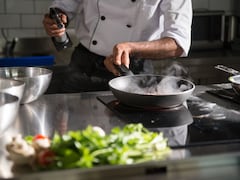 Zero Oil Cooking: बिना एक बूंद तेल के भी बन सकता है स्वादिष्ट खाना, जानिए क्यों बढ़ रहा है यह ट्रेंड