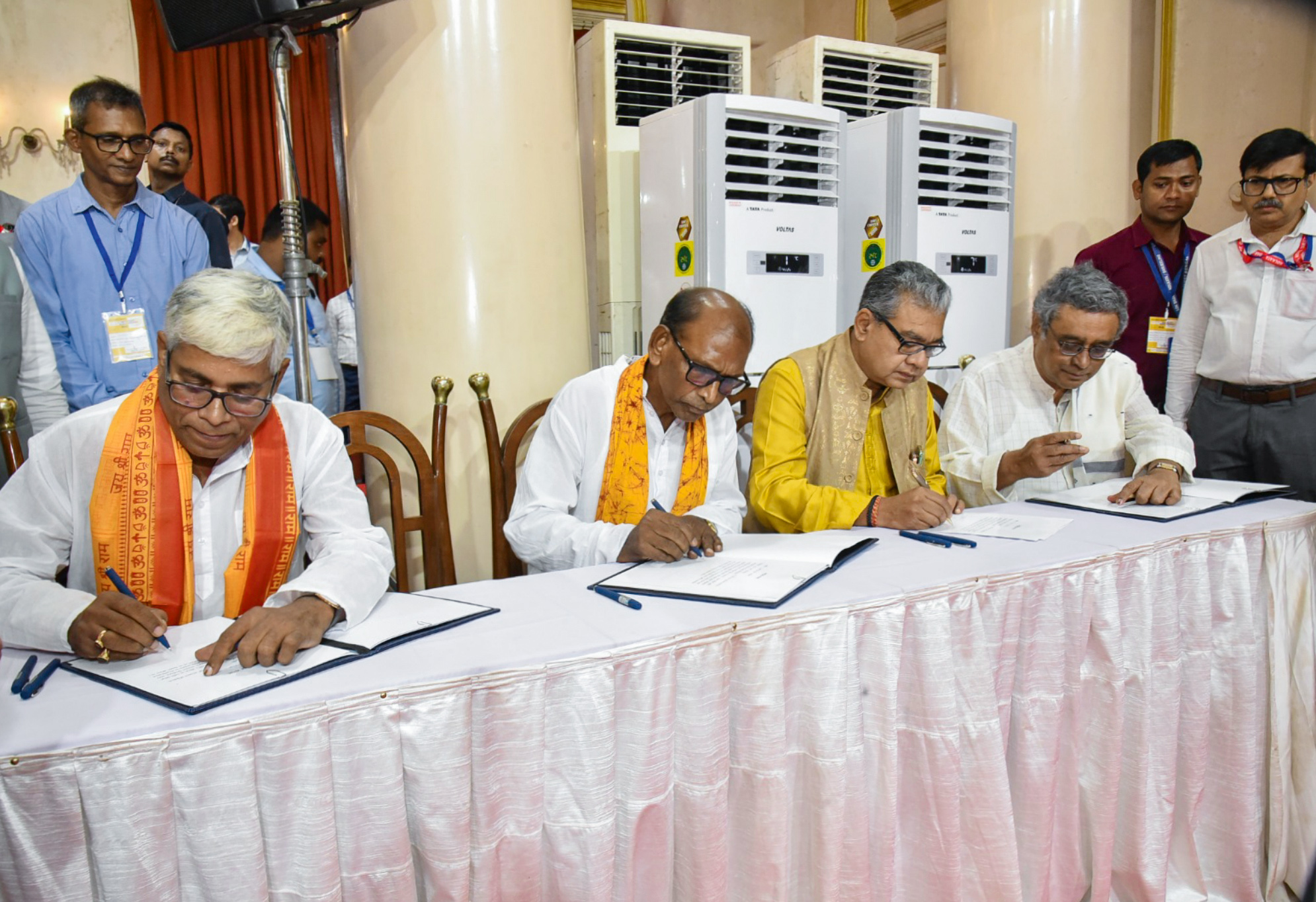 पश्चिम बंगाल में मंत्रियों के विभागों का बंटवारा, यहां देखें पूरी लिस्ट