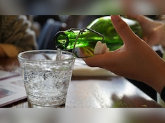 रेस्टोरेंट में बैठते ही सबसे पहले पानी क्यों सर्व किया जाता है? क्या आपको पता है इसकी वजह