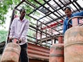 Good News: देशातील गॅस टंचाई पूर्णपणे संपली; जाणून घ्या सिलेंडर आणि पेट्रोल-डिझेल स्वस्त होणार का?