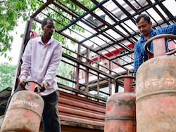 LPG-Aadhaar Biometric Authentication: 7 FAQs Answered Before October 1