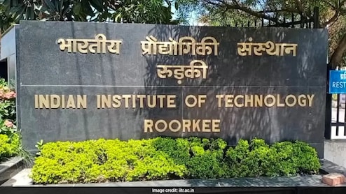राजनीतिक आंदोलन को सोशल मीडिया पर सपोर्ट न करें, आईआईटी रुड़की की छात्रों को नसीहत